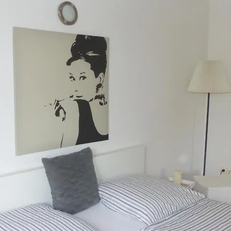 Casa 7 * سست